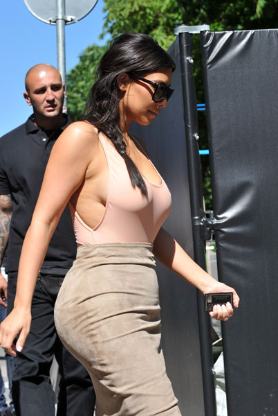side boob kardashian Kim