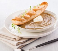 soupe-de-lentilles-tartine-de-foie-gras-et-creme-a-la-muscade