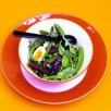 Salade gourmande au snap peas et petits pois, haricot vert jambon fumé et œufs de caille