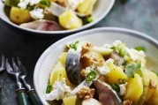 salade-de-pommes-de-terre-primeurs-poire-maquereau-chevre-noix-et-basilic