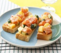 toasts-de-saumon-frais-de-norvege-et-ananas