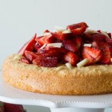 Gâteau sans gluten aux amandes et aux fraises