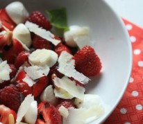 salade-de-fraises-label-rouge-framboises-mozzarella-et-parmesan
